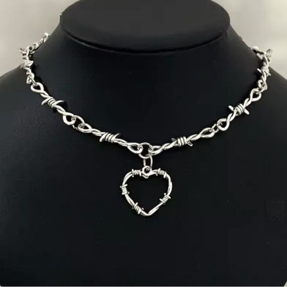 Valentine's Day‎ Heart Barbed Wire Necklace Cupid Love Gift Silvertone 17in New